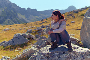 Jeny Smith wears blue seamless pantyhose without panties while traveling in the mountains